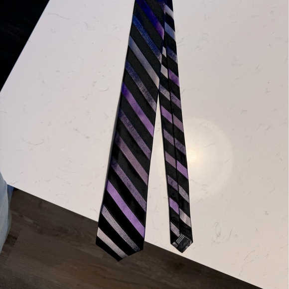 Claiborne Men's Purple Striped Silk Tie - Picture 1 of 3